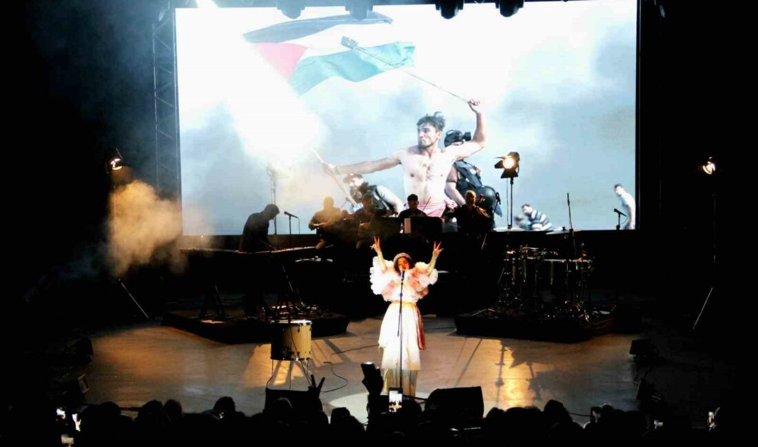 Dünya Barışının simge ismi Mathlouthi, Bursa Festivali’nde DÜNYA MÜZİĞİNİN EN GÜÇLÜ SESLERİNDEN BİRİ OLAN TUNUSLU SANATÇI EMEL