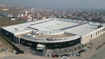 WOBİLİMODA MOBİLYA AVM, TIRLARA GİYDİRDİĞİ LOGO İLE İNEGÖL MOBİLYASINI DÜNYANIN