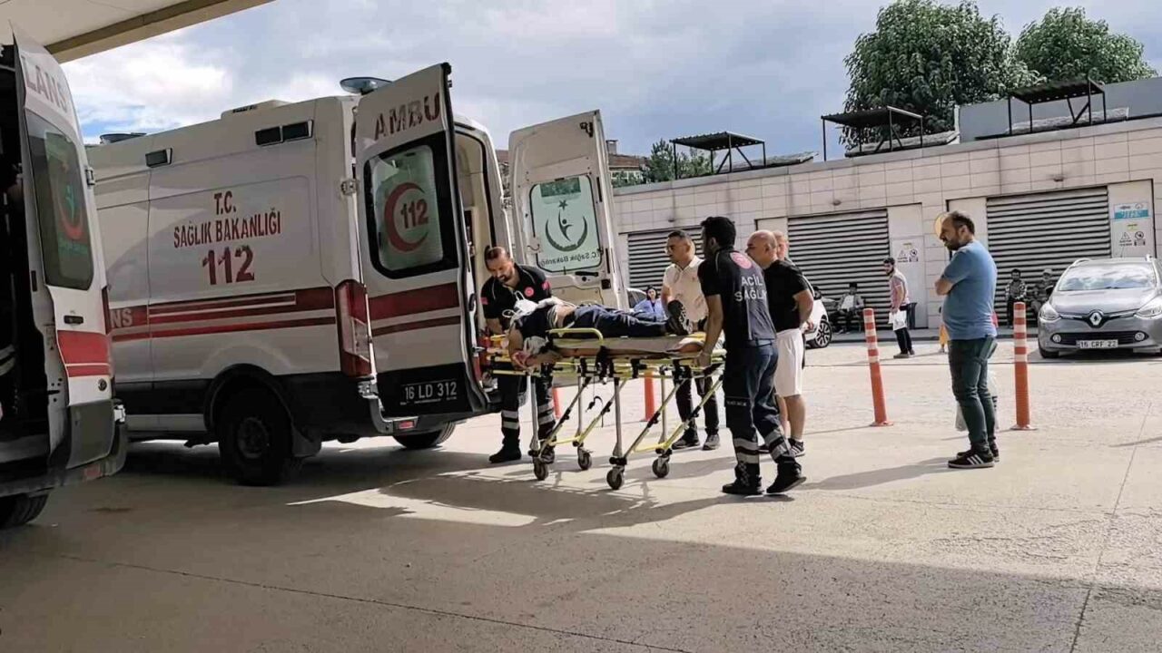 FABRİKANIN ÇATISINDAN DÜŞEN İŞÇİ AĞIR YARALANDI