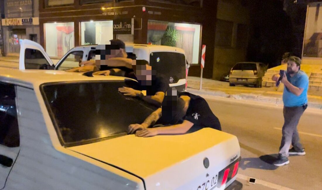 Bursa’da kilometrelerce kaçan şüpheliler böyle yakalandı FİLM SAHNELERİNİ ARATMADI... KİLOMETRELERCE KAÇAN ŞÜPHELİLER BÖYLE YAKALANDI