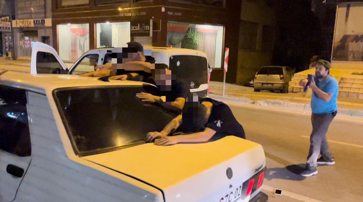 FİLM SAHNELERİNİ ARATMADI... KİLOMETRELERCE KAÇAN ŞÜPHELİLER BÖYLE YAKALANDI