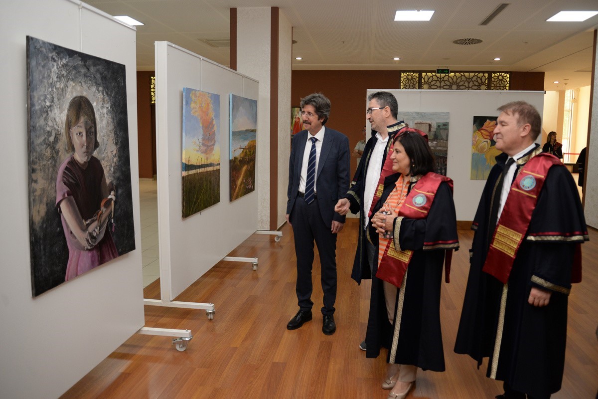 GÜZEL SANATLAR FAKÜLTESİ'NDE MEZUNİYET TÖRENİ DÜZENLENDİ