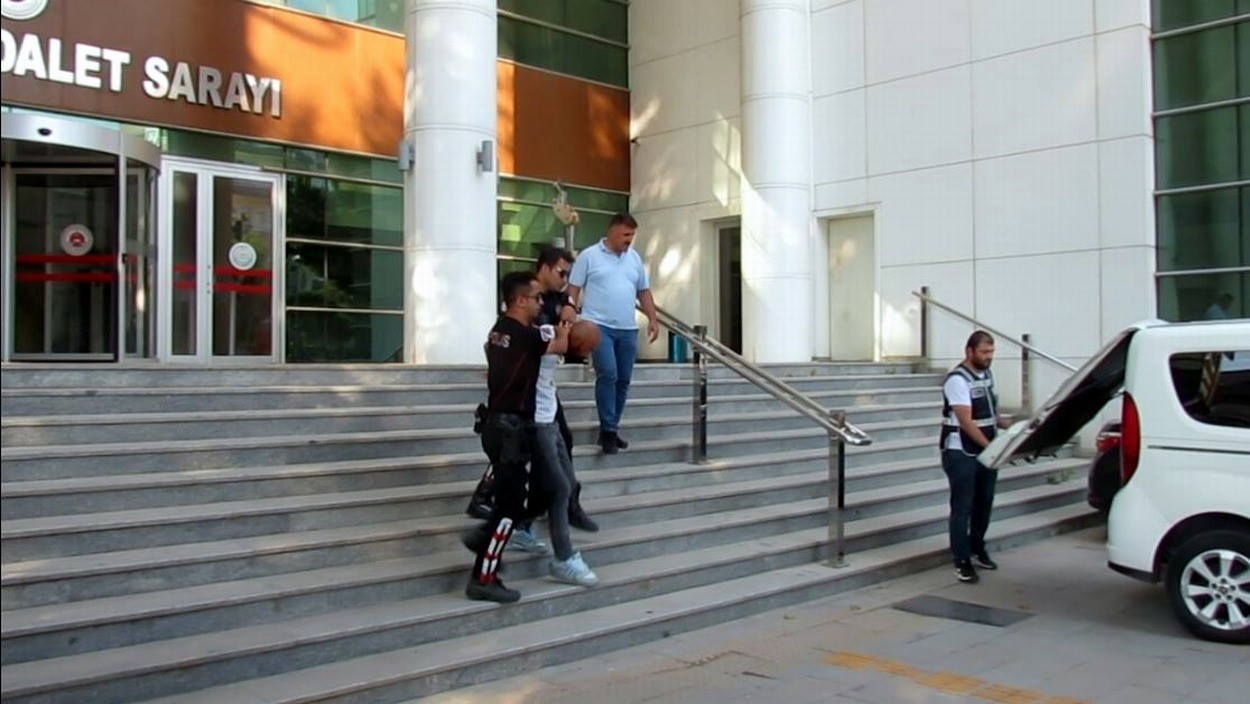 MUDANYA'DA BÜFEDE GELEN HESABA İTİRAZ EDEN MÜŞTERİ, DÜKKAN SAHİBİNİ KALBİNDEN