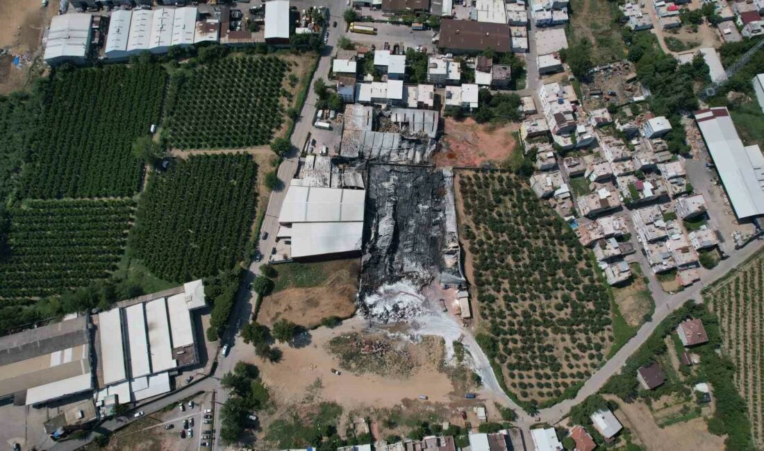 Hurdalar milyonluk fabrikaları küle çevirdi BURSA'DA HURDA MALZEMELERİN İŞLENDİĞİ FABRİKADA ÇIKAN YANGIN, 2 FABRİKAYA DAHA