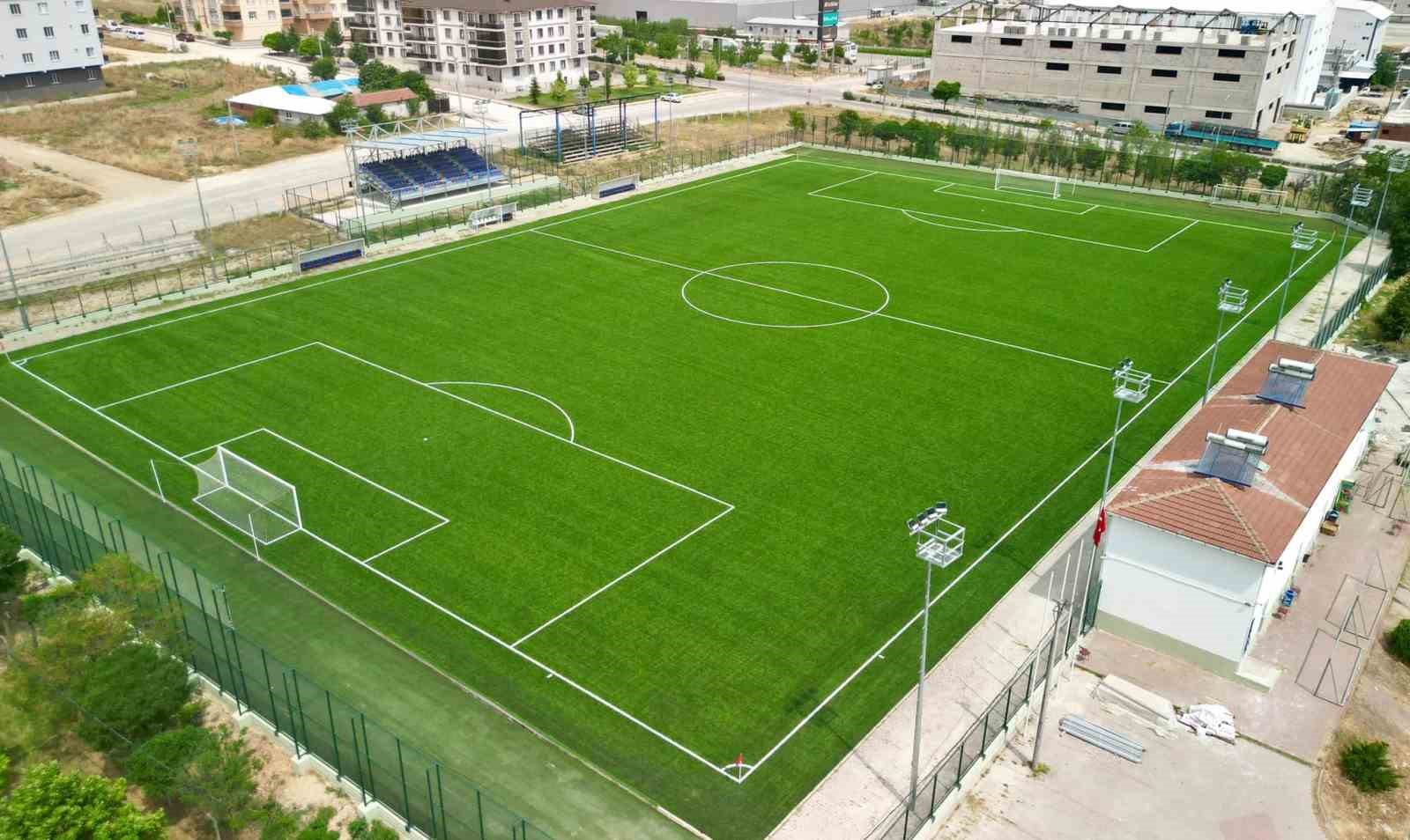 BURSA’NIN İNEGÖL İLÇESİ YENİCEKÖY MAHALLESİNDE BULUNAN FUTBOL SAHASI BELEDİYENİN GİRİŞİMLERİYLE