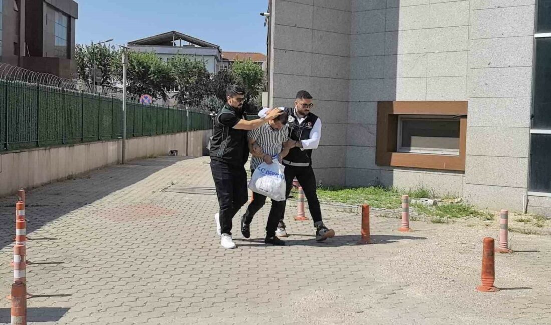 İnegöl’de 50 suçtan kaydı olan uyuşturucu taciri yakalandı BURSA'NIN İNEGÖL İLÇESİNDE 50 FARKLI SUÇTAN SABIKASI OLAN UYUŞTURUCU TACİRİ