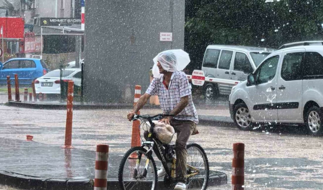 BURSA'NIN İNEGÖL İLÇESİ ANİDEN BASTIRAN SAĞANAK YAĞIŞ HAYATI FELÇ ETTİ.