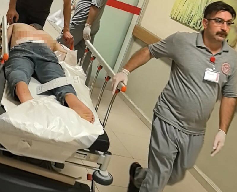 İstifa ettiği fabrikadaki 2 arkadaşını bıçaklayıp kaçtı BURSA'NIN İNEGÖL İLÇESİNDE FAALİYET GÖSTEREN MOBİLYA FABRİKASINDA MEYDANA GELEN KAVGADA