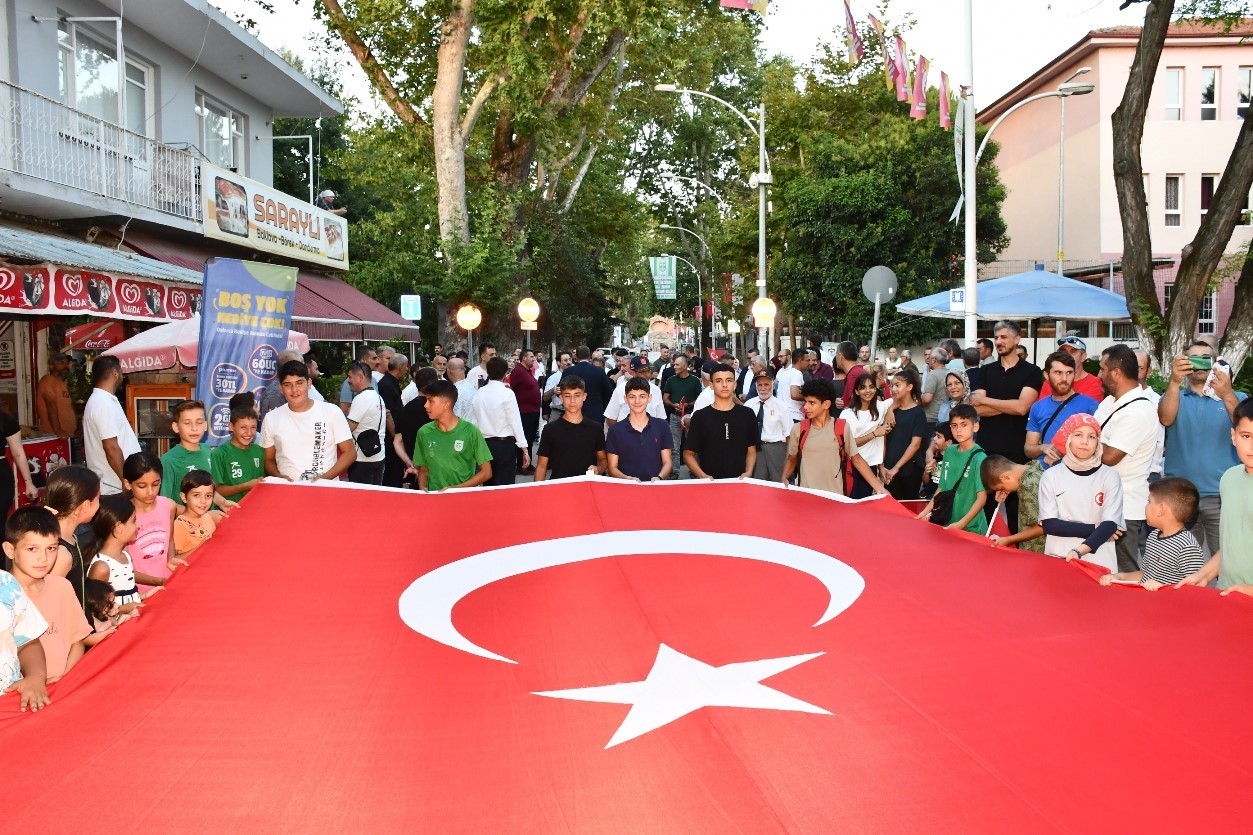 15 TEMMUZ DEMOKRASİ VE MİLLİ BİRLİK GÜNÜ’NÜN 8.YIL DÖNÜMÜNDE İZNİKLİLER