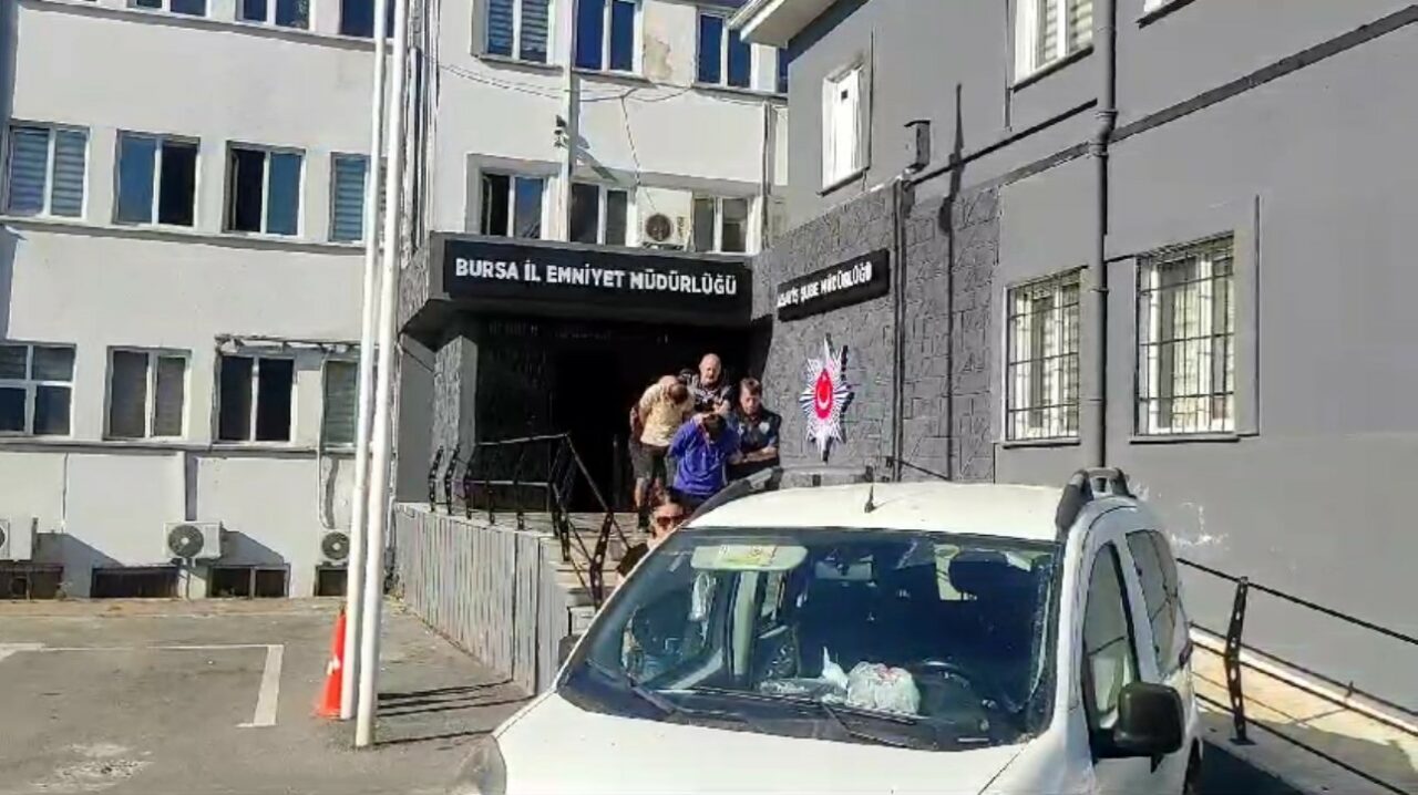 BURSA'DA FUHUŞ SUÇUNA YER TEMİN EDEN VE ARACILIK YAPAN 3