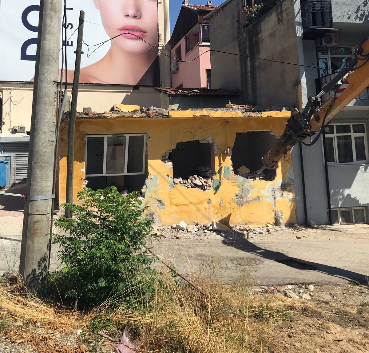 OSMANGAZİ BELEDİYESİ, KAMUYA AİT ARAZİ ÜZERİNE KAÇAK OLARAK İNŞA EDİLDİĞİ