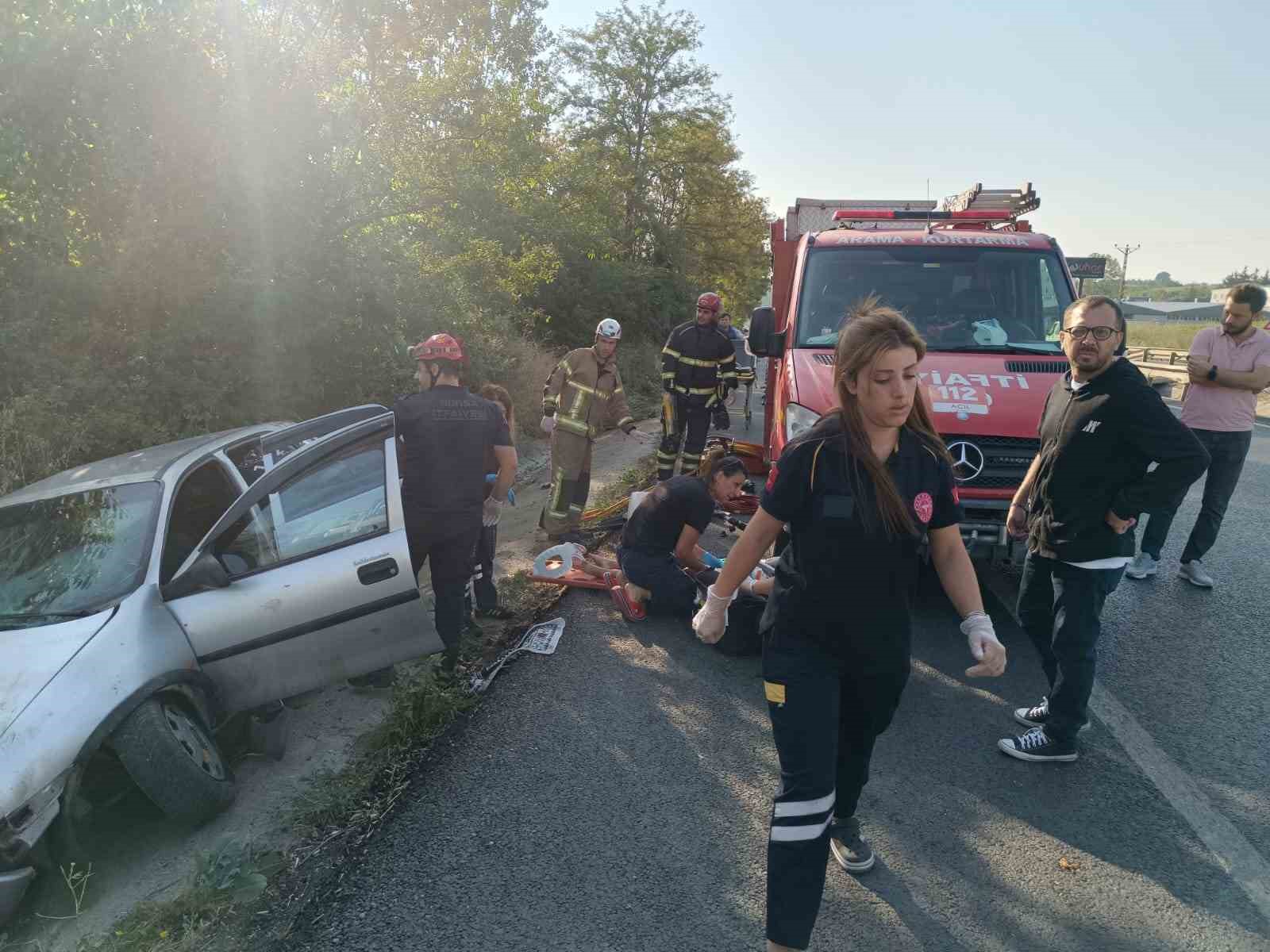 BURSA'NIN İNEGÖL İLÇESİNDE MEYDANA GELEN KAZADA KONTROLDEN ÇIKAN OTOMOBİL YAĞMUR