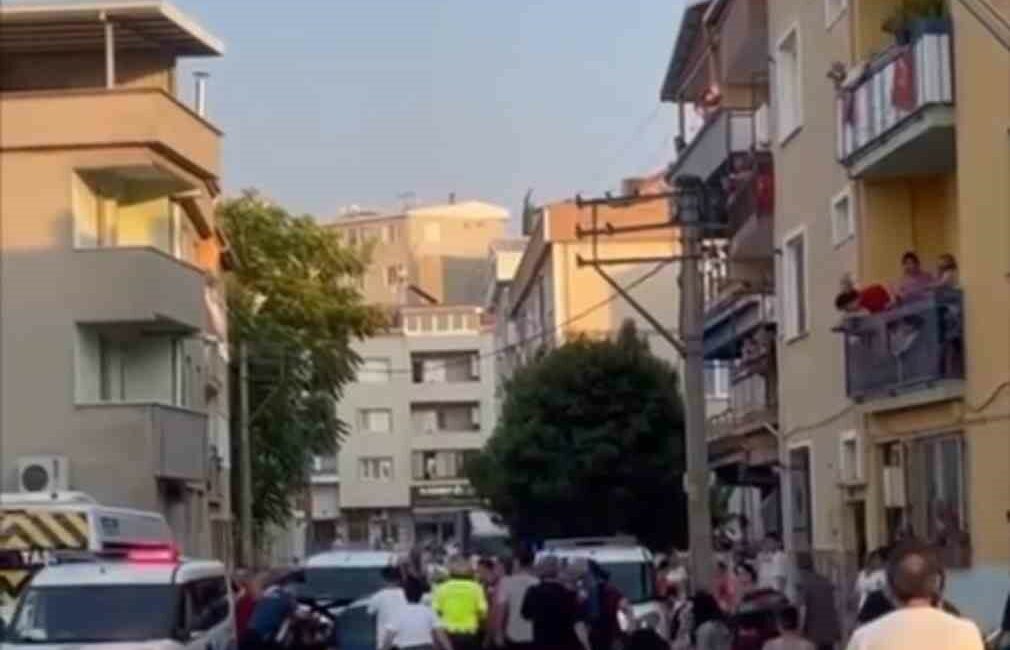 Bursa’da komşuların kavgası kamerada KOMŞULARIN MEYDAN MUHAREBESİ KAMERADA