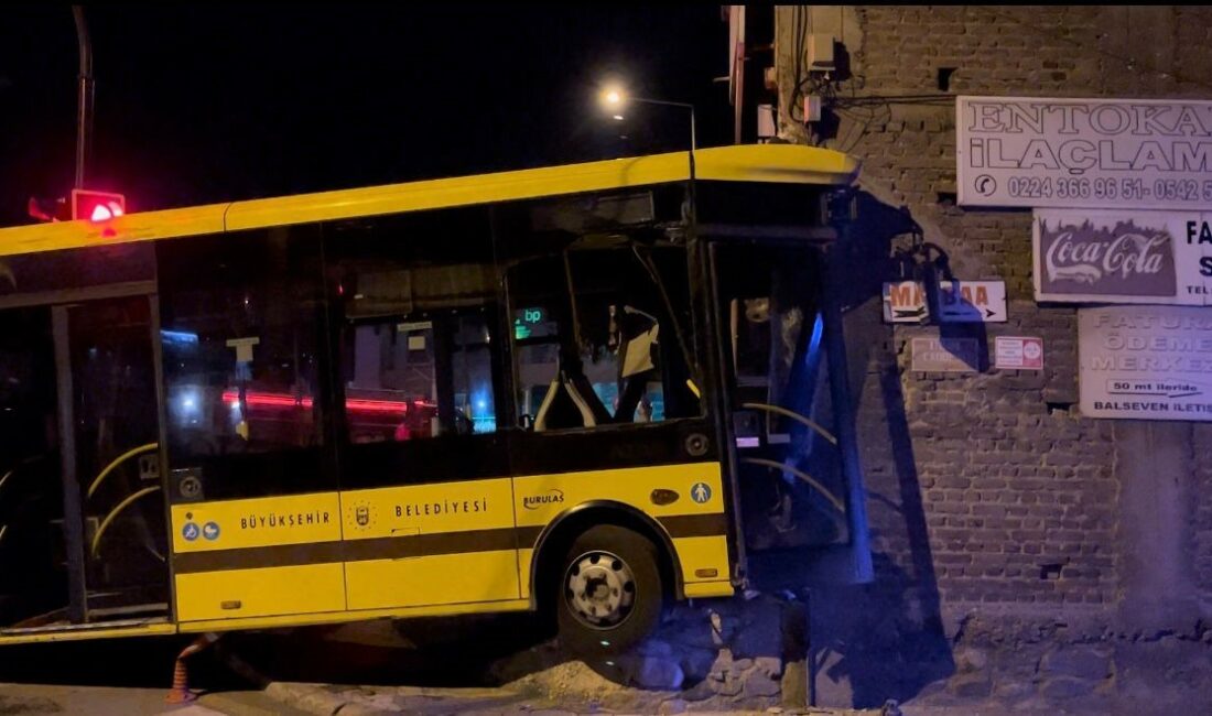 Bursa’da kontrolden çıkan belediye otobüsü, oto tamirhanesine girdi KONTROLDEN ÇIKAN BELEDİYE OTOBÜSÜ, TAMİRCİ DÜKKANINA GİRDİ