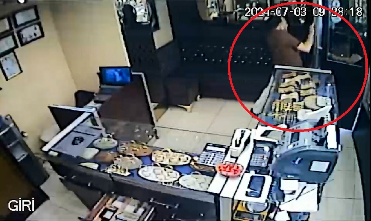 BURSA'DA GASP ETTİĞİ KAMYONET İLE KUYUMCU SOYMAYA KALKIŞAN ŞAHIS KUYUMCUNUN