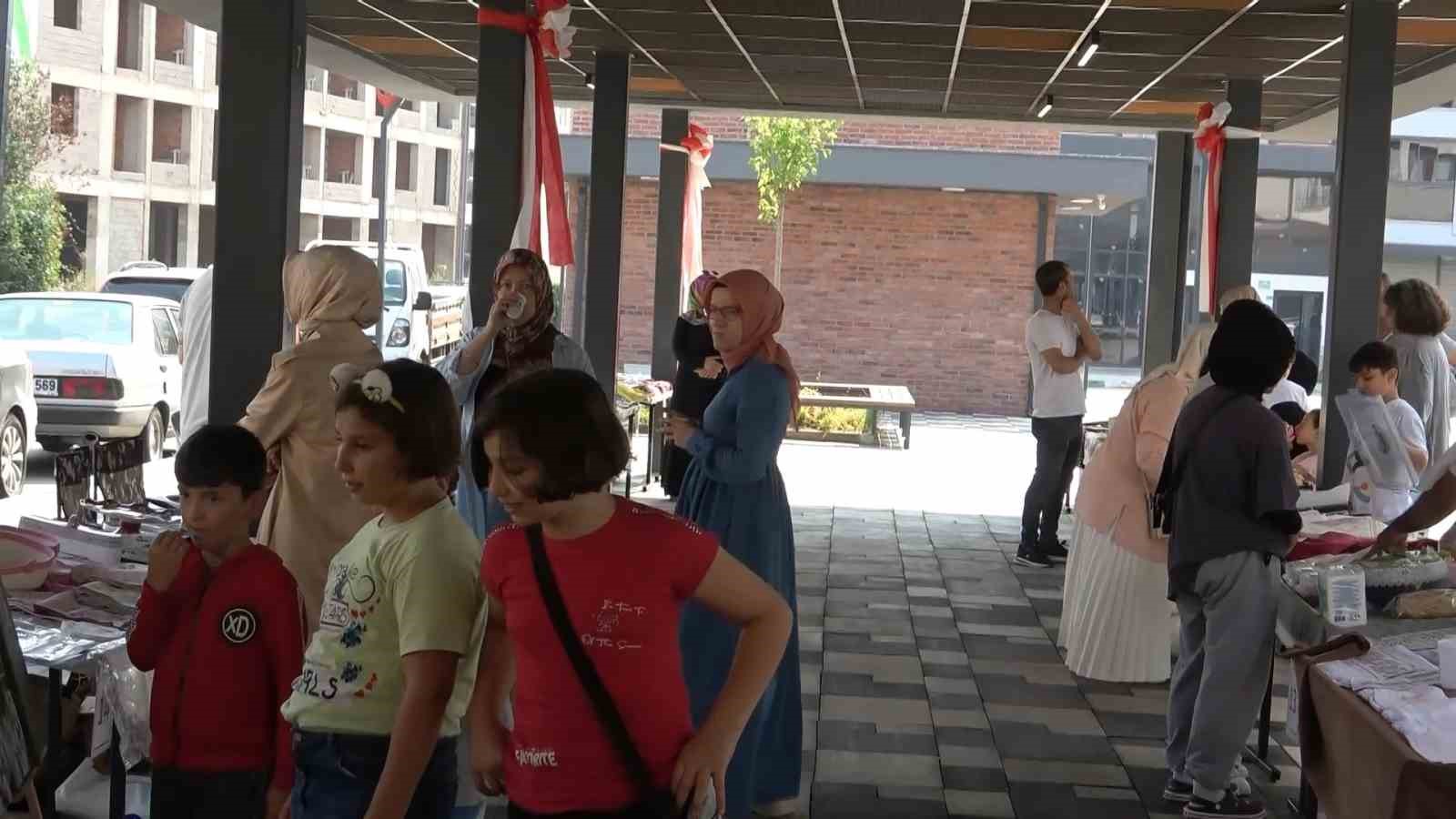 GÜRSU BELEDİYESİ’NİN EV HANIMI KADINLAR İÇİN TASARLADIĞI ‘MAHARETLİ ELLER’ ÇARŞISI