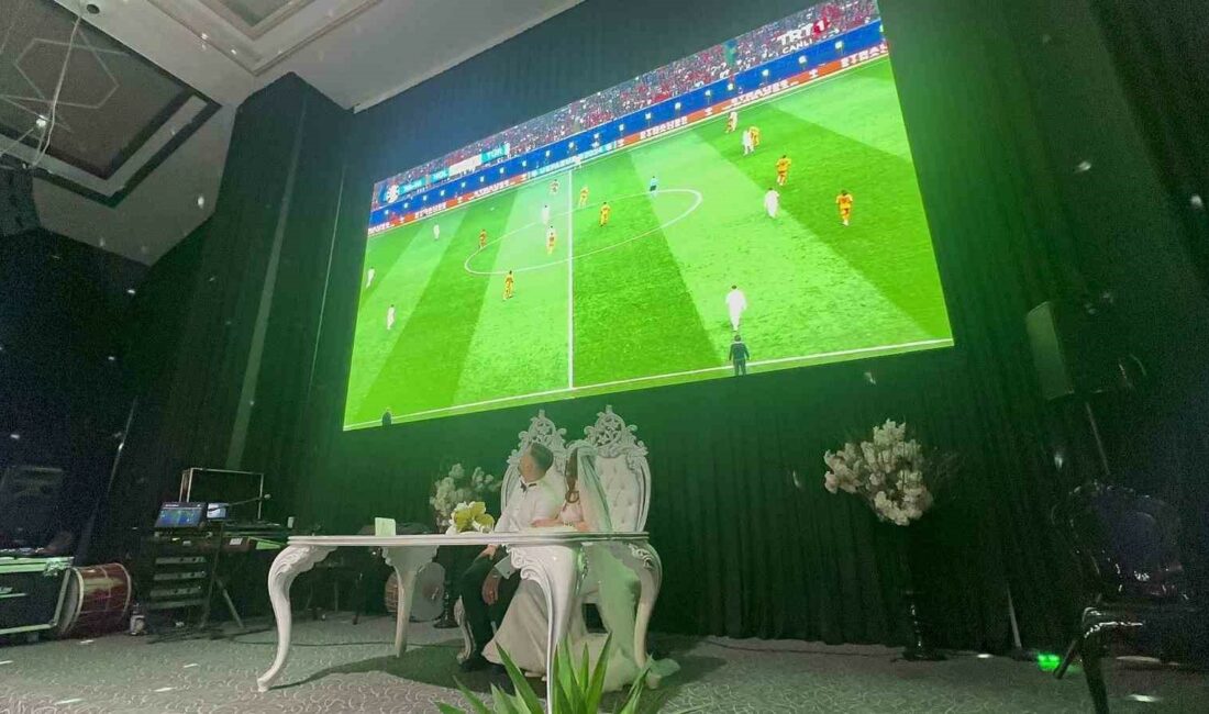 MİLLİ TAKIMIN MAÇINI DÜĞÜNLERİNDE İZLEDİLER