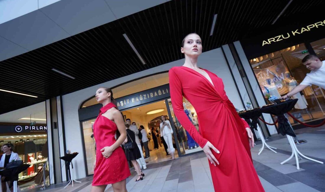 ÜNLÜ MODACI RAŞİT BAĞZIBAĞLI, BURSA'DA MAĞAZASINI DOWNTOWN YAŞAM VE EĞLENCE