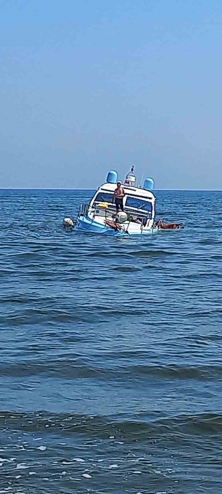 MUDANYA ARIZA YAPAN TEKNE KARAYA OTURDU