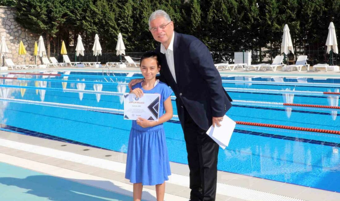 Mudanyalı minik yüzücüler sertifikalarını aldı MUDANYA BELEDİYESİ TARAFINDAN DÜZENLENEN YÜZME KURSLARI 1. DÖNEMİ BAŞARIYLA TAMAMLANDI.