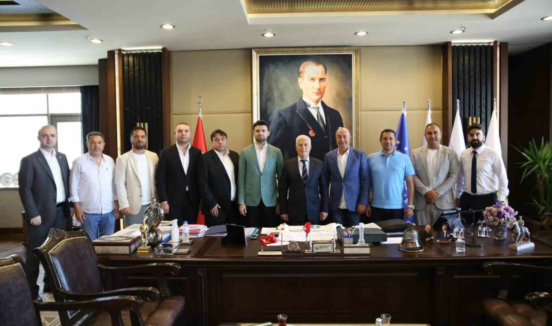 BURSASPOR YÖNETİMİ, BURSA BÜYÜKŞEHİR BELEDİYE BAŞKANI MUSTAFA BOZBEY'İ ZİYARET ETTİ.