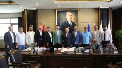 BURSASPOR YÖNETİMİ, BURSA BÜYÜKŞEHİR BELEDİYE BAŞKANI MUSTAFA BOZBEY'İ ZİYARET ETTİ.