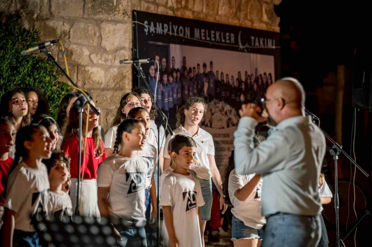 NİLÜFER ÇOCUK VE GENÇLİK KOROSU, KUZEY KIBRIS TÜRK CUMHURİYETİ’NDE, KIBRIS