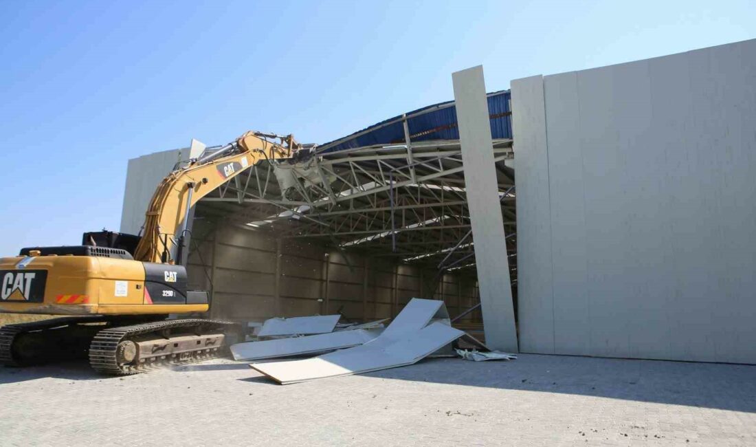 Nilüfer’de 3 bin metrekarelik kaçak yapı yıkıldı NİLÜFER BELEDİYESİ KAÇAK YAPILAŞMAYA KARŞI ÖRNEK MÜCADELESİNİ SÜRDÜRÜYOR. NİLÜFER BELEDİYESİ