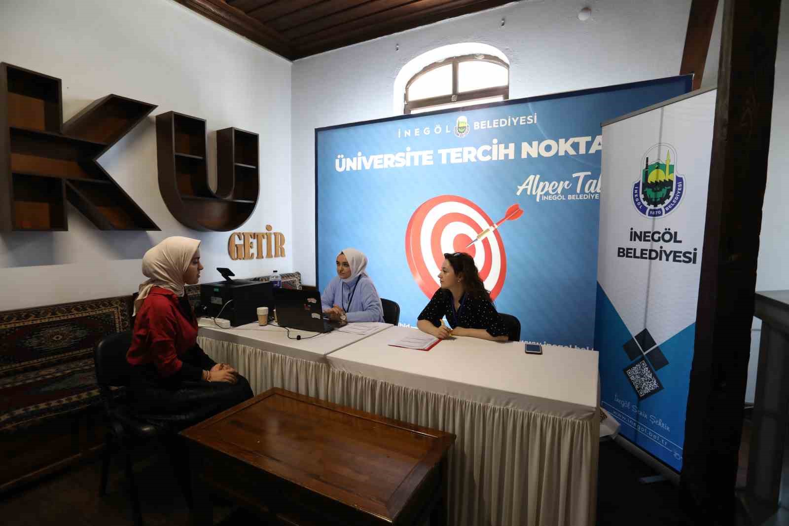 İNEGÖL BELEDİYESİ, ÜNİVERSİTE SINAVINA GİREN ÖĞRENCİLER İÇİN ÜCRETSİZ TERCİH REHBERLİĞİ