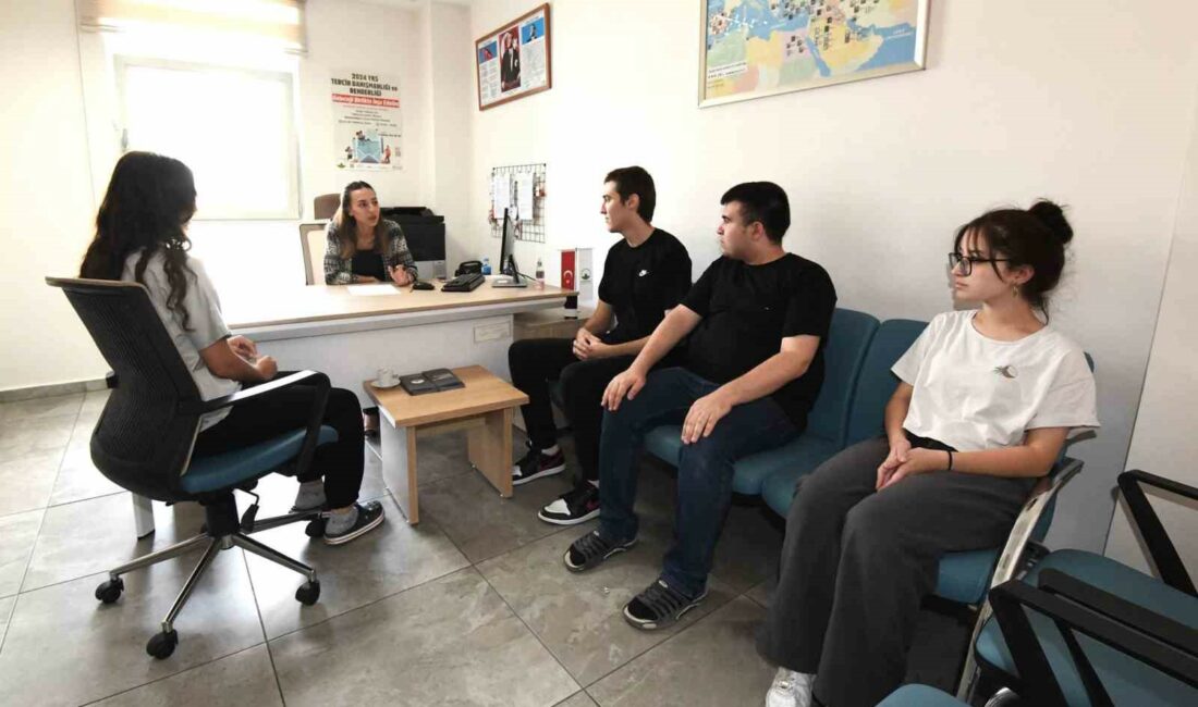 Osmangazi’den üniversite tercihi yapacak gençlere destek OSMANGAZİ BELEDİYESİ, ÜNİVERSİTE ADAYI GENÇLERİN TERCİH YAPMALARINA DESTEK OLMAK ADINA