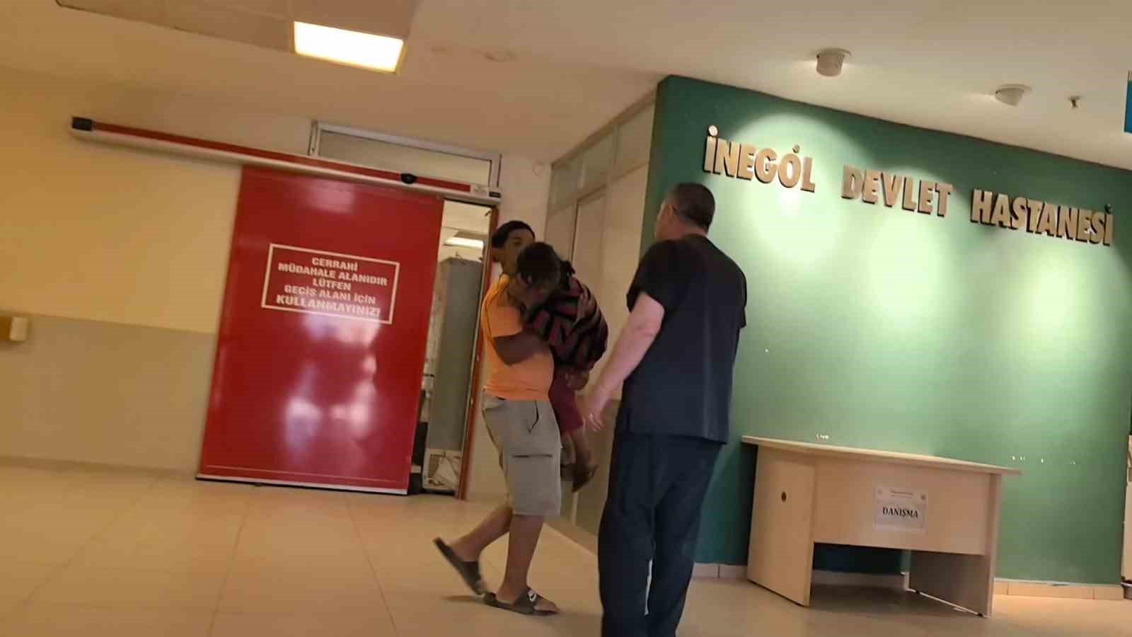 BURSA'NIN İNEGÖL İLÇESİNDE MEYDANA GELEN OLAYDA TARLADA OYUN OYNARKEN BIÇAĞIN