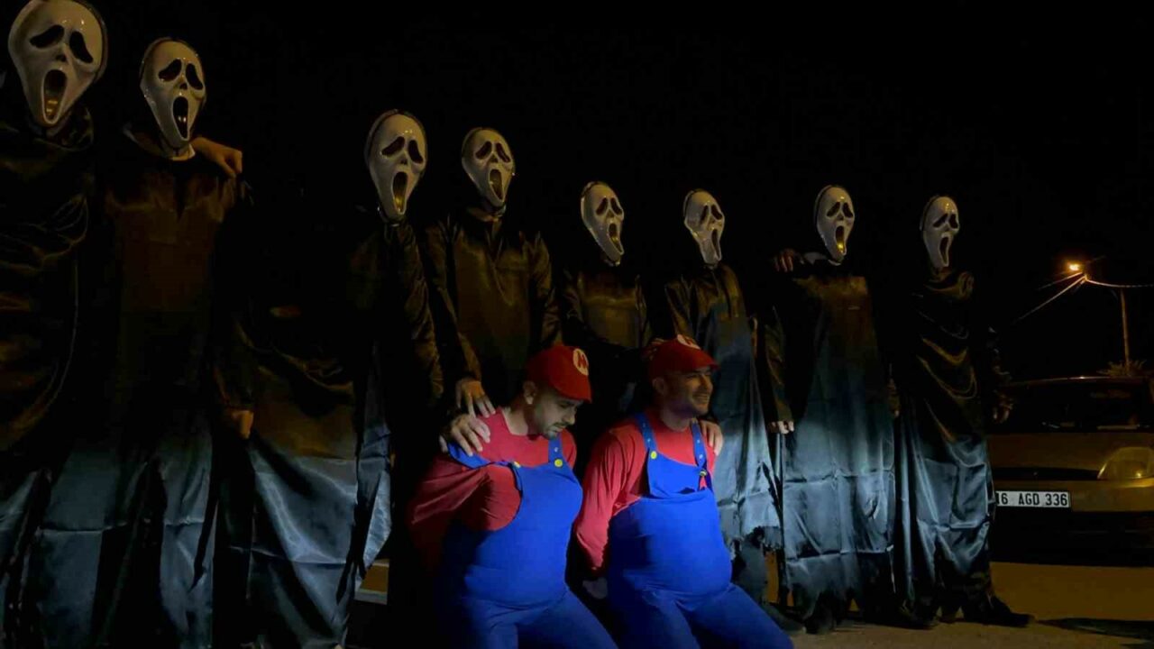 BURSA’DA BİR ARKADAŞ GRUBU, DAMAT OLAN ARKADAŞLARINI ÖNCE MEHTERAN İLE