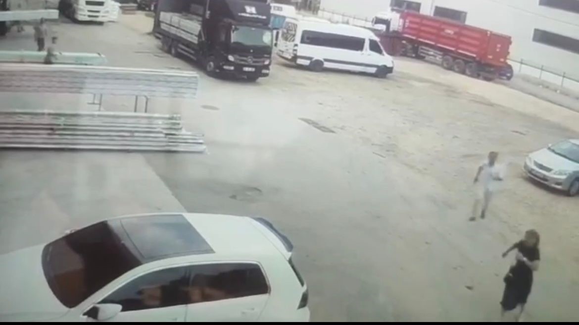 DAVA GÜNÜ ESKİ EŞİNİ BÖYLE VURDU