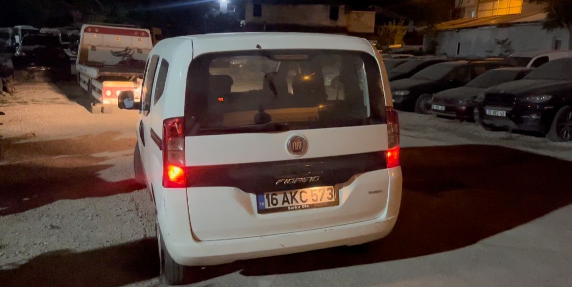 Bursa'da ehliyetsiz sürücü aracını polisin üzerine sürdü.