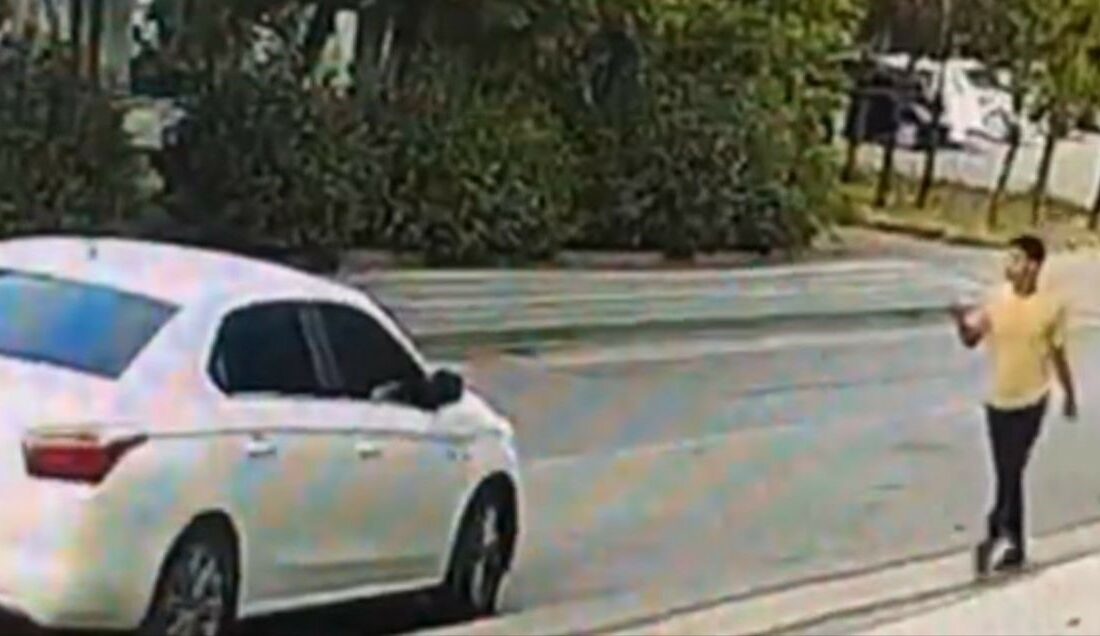 BURSA'DA ARACINI ÇALIŞIR VAZİYETTE PARK EDİP BÜFEYE GİREN VATANDAŞIN ARACI