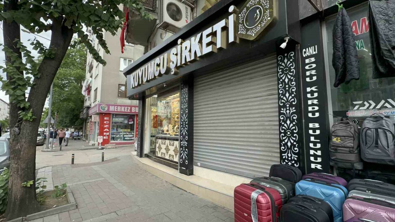 Bursa'da Suriye uyruklu bir kuyumcu, Suriye uyruklu kişilerin altınlarını dolandırarak