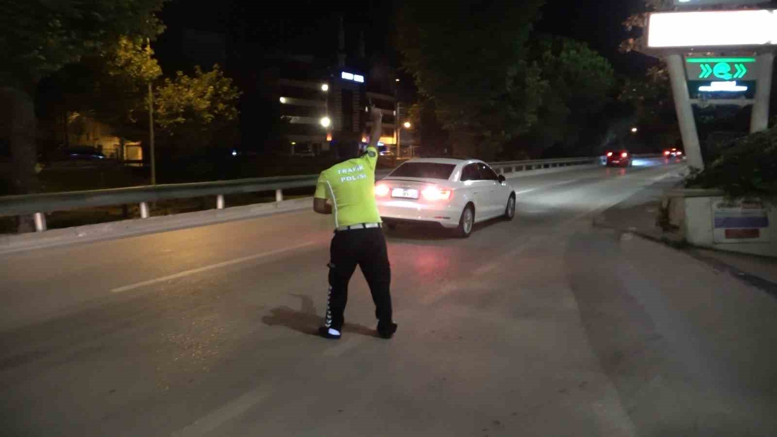 NE ‘DUR’ İKAZINA, NE UYARI ATEŞİNE ALDIRIŞ ETTİ GERİ VİTESE