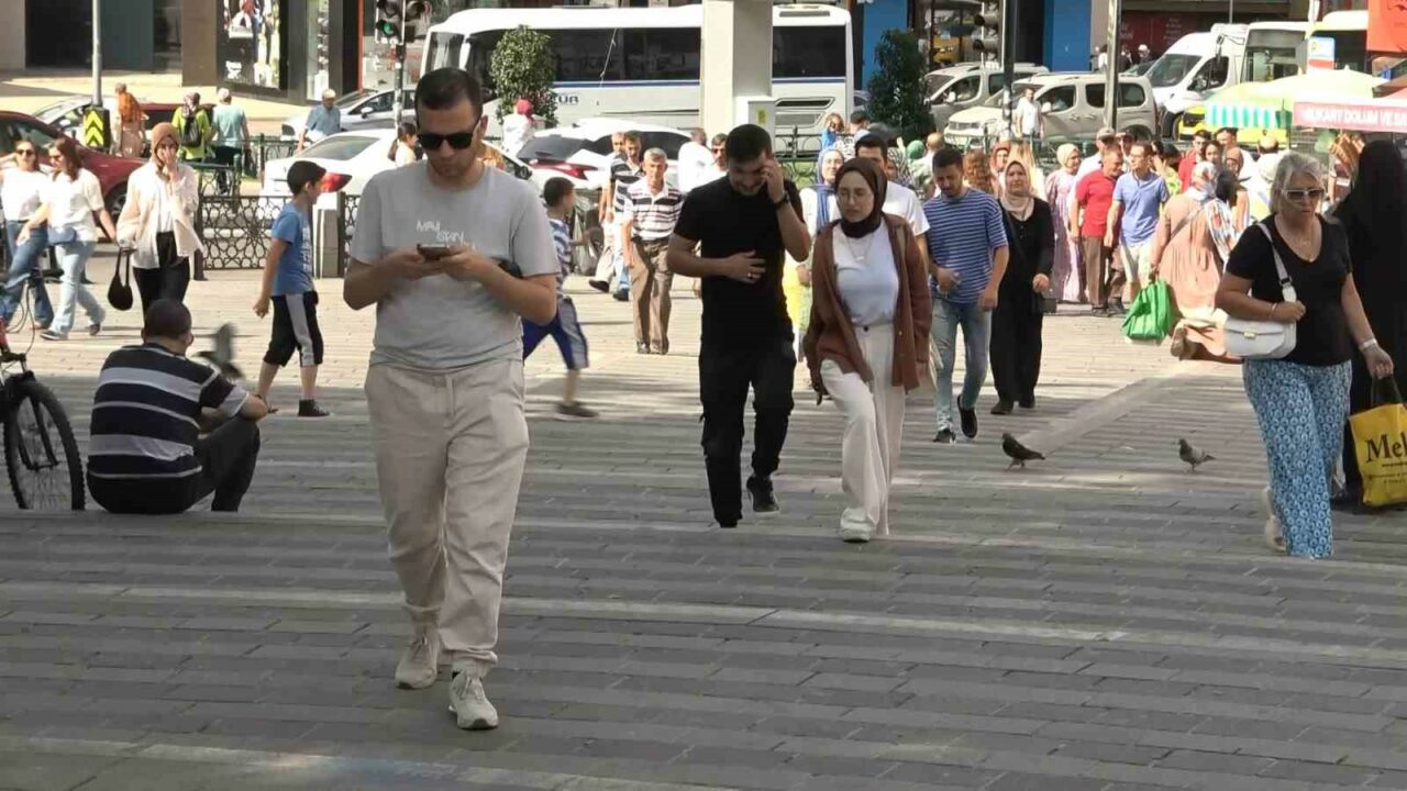 YARGITAY, İNTERNET BAĞIMLISI EŞLERİ İLGİLENDİREN EMSAL BİR KARARA İMZA ATTI.