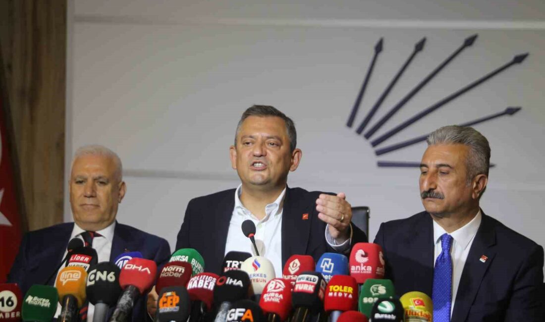 Özgür Özel: “Biz paradan 6 sıfır atmayacağız, bir sıfır atacağız” CHP GENEL BAŞKANI ÖZGÜR ÖZEL, BURSA İL BAŞKANLIĞI’NDA DÜZENLENEN BASIN