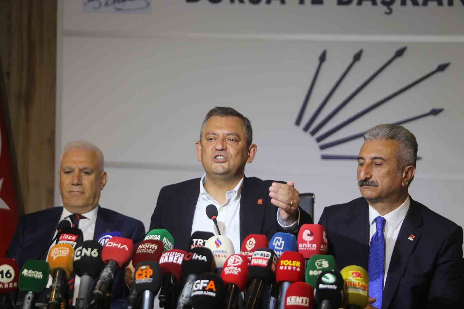 CHP GENEL BAŞKANI ÖZGÜR ÖZEL, BURSA İL BAŞKANLIĞI’NDA DÜZENLENEN BASIN