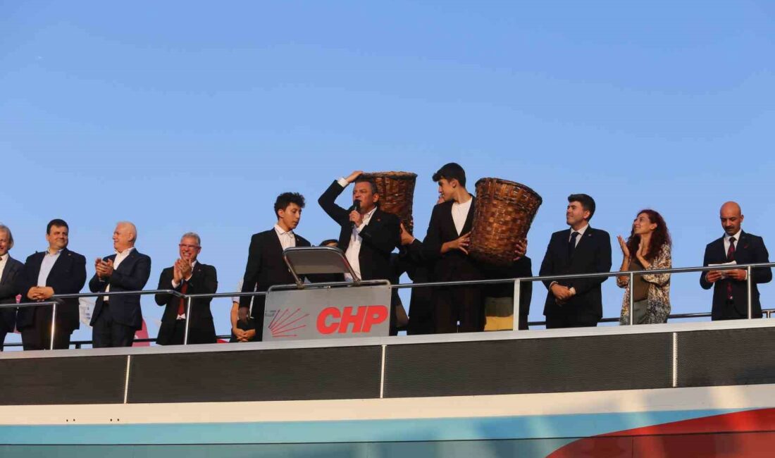 Özgür Ozel: “Küfeyi benim sırtıma ver. Ben taşırım” CUMHURİYET HALK PARTİSİ (CHP) GENEL BAŞKANI ÖZGÜR ÖZEL, BURSA’NIN MUDANYA