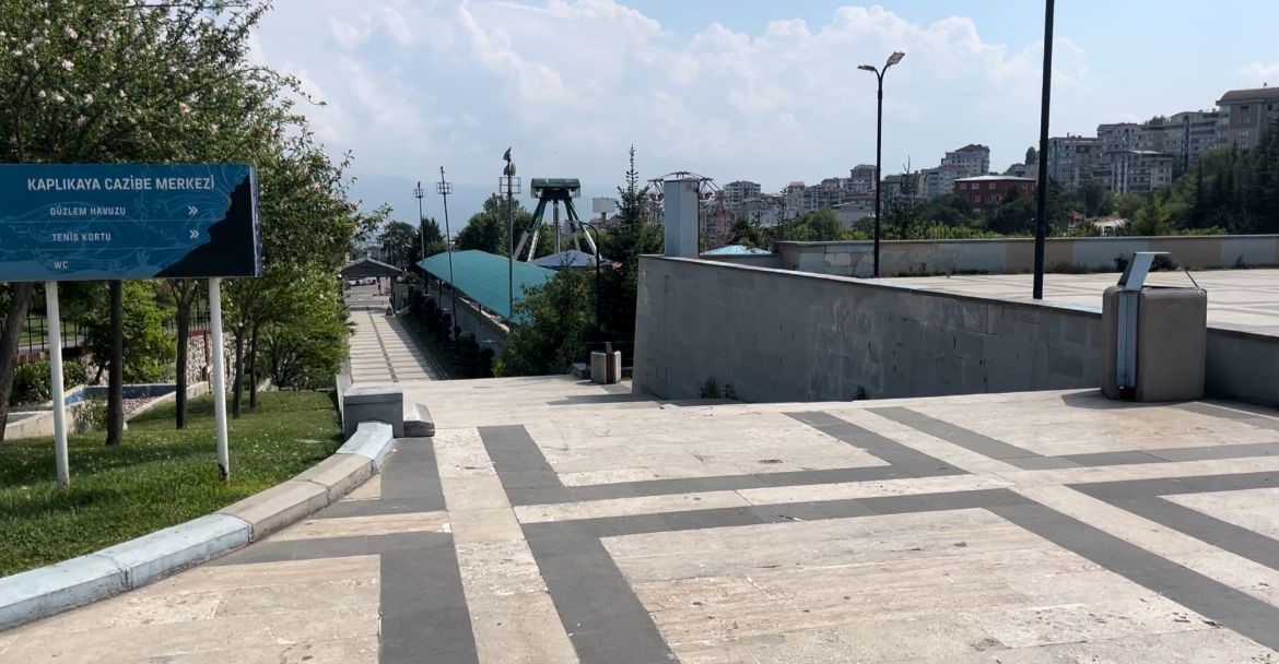 BURSA'DA NAVİGASYONU KARIŞTIRAN MERDİVENDEN UÇUYOR