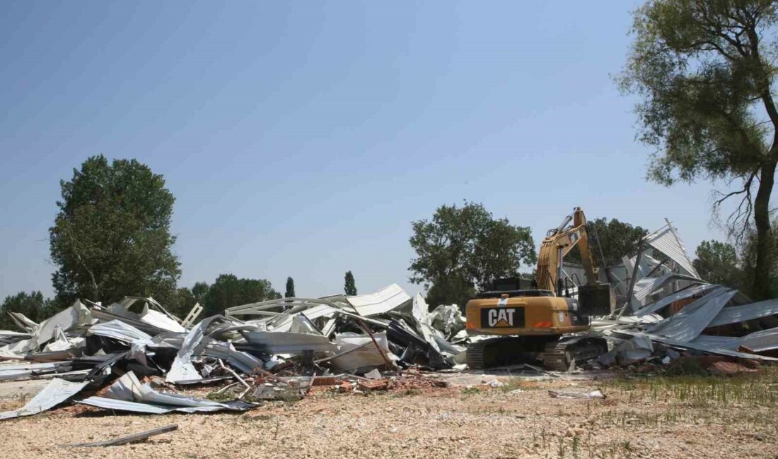 NİLÜFER BELEDİYESİ, İLÇE GENELİNDE KAÇAK YAPILARA GÖZ AÇTIRMIYOR. NİLÜFER BELEDİYESİ