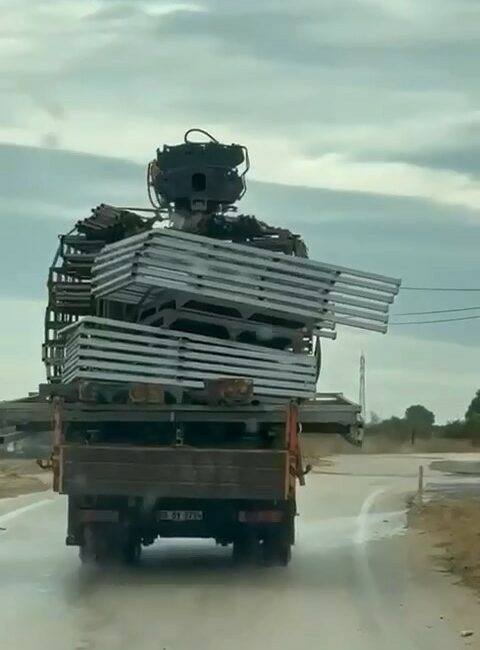 Tehlikeli taşımacılık kamerada BURSA'DA 2 FARKLI TEHLİKELİ TAŞIMA YÖNTEMİ SANİYE SANİYE AMATÖR KAMERAYA