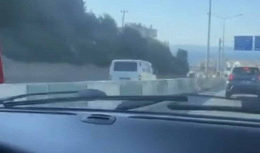 Ters yöne son sürat böyle ilerledi BURSA'DA TİCARİ ARAÇ ANAYOLDA TERS ŞERİDE GİRDİ. KİLOMETRELERCE TERS ŞERİTTE