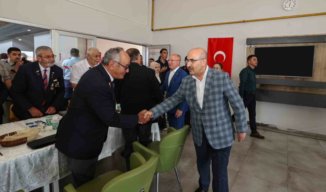 Vali Demirtaş Kıbrıs gazileri ile bir araya geldi VALİ MAHMUT DEMİRTAŞ, KIBRIS BARIŞ HAREKATI'NIN 50. YIL DÖNÜMÜ MÜNASEBETİYLE