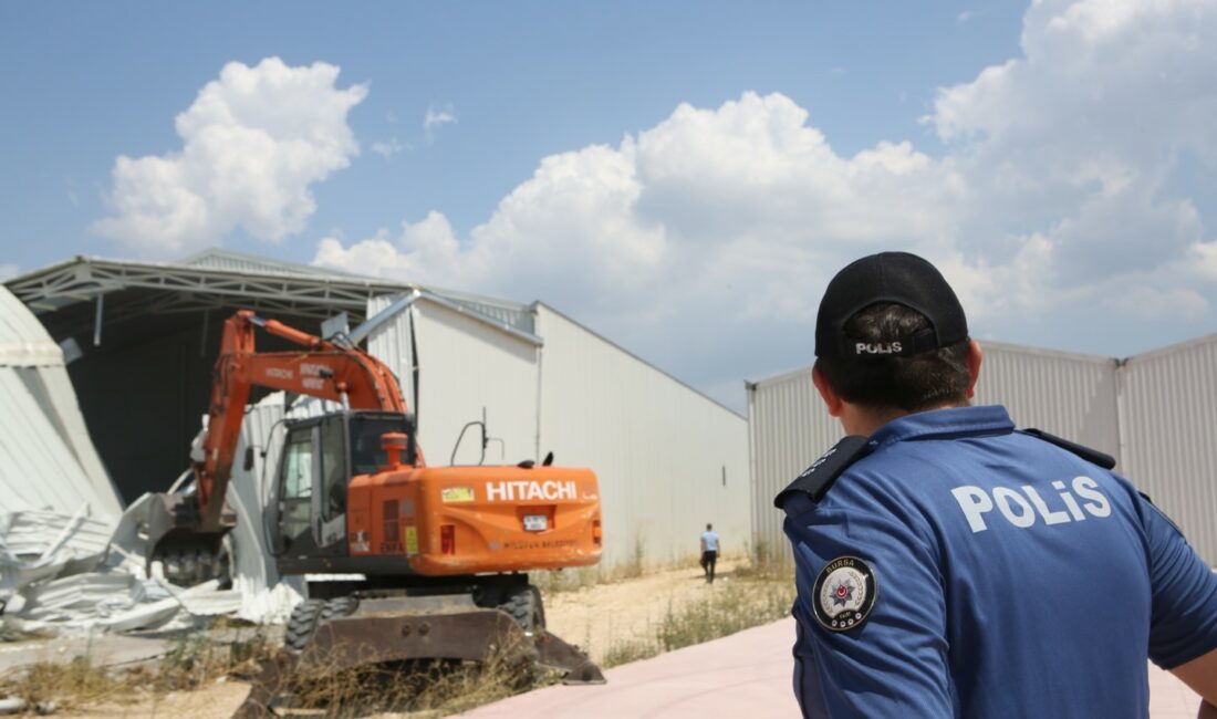 Yapmayın, yıkıyorlar NİLÜFER'DE TARIM ALANLARINA YAPILAN KAÇAK FABRİKALAR YIKILIYOR
