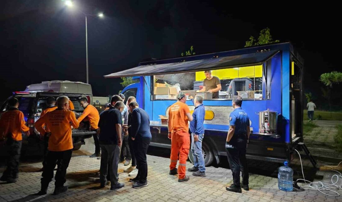 Yıldırım’dan yangın söndürme çalışmalarına tam destek YILDIRIM BELEDİYESİ EKİPLERİ, NİLÜFER’İN YOLÇATI MAHALLESİ’NDE ÇIKAN YANGINLAR İÇİN SEFERBER