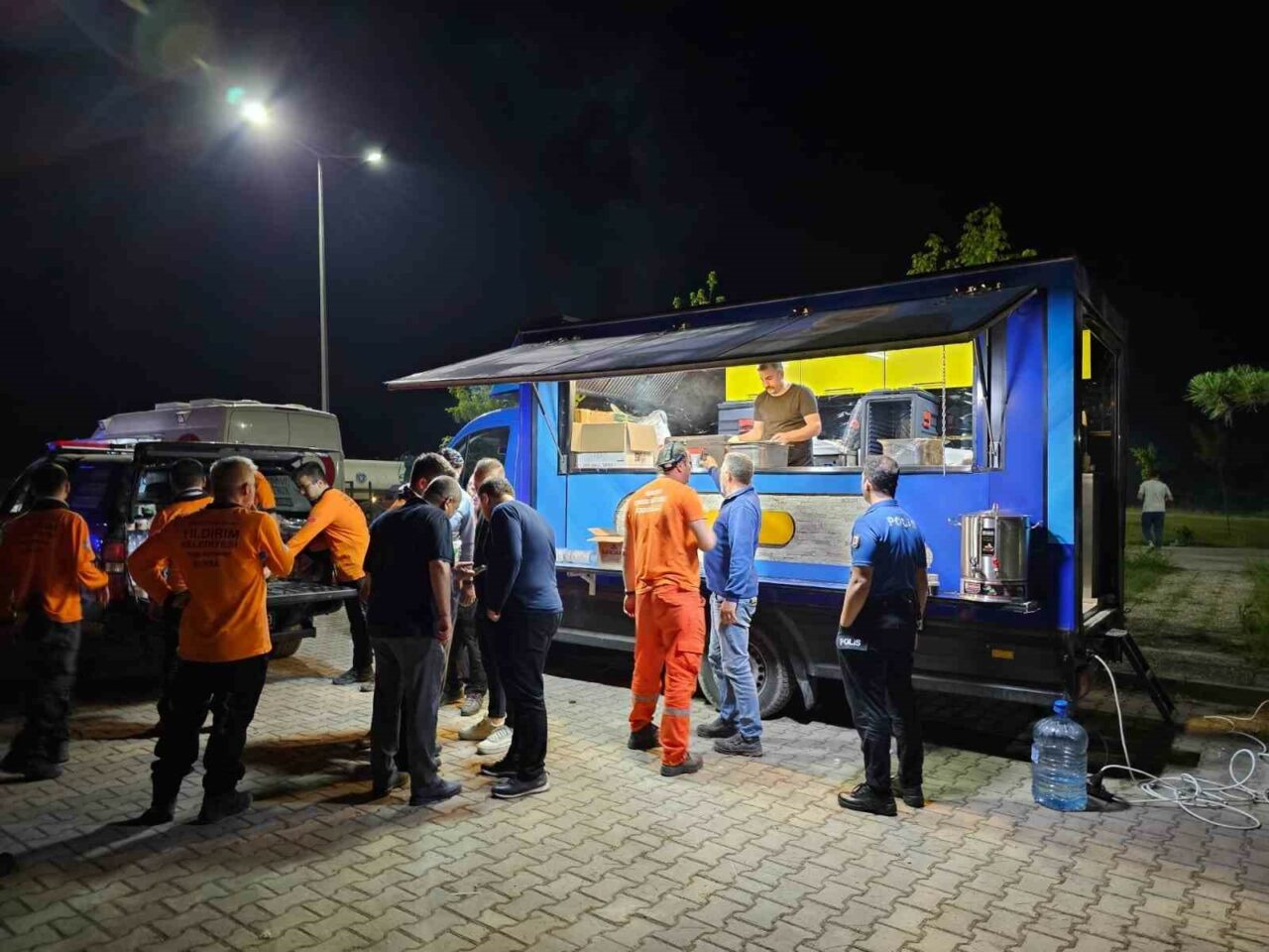 YILDIRIM BELEDİYESİ EKİPLERİ, NİLÜFER’İN YOLÇATI MAHALLESİ’NDE ÇIKAN YANGINLAR İÇİN SEFERBER