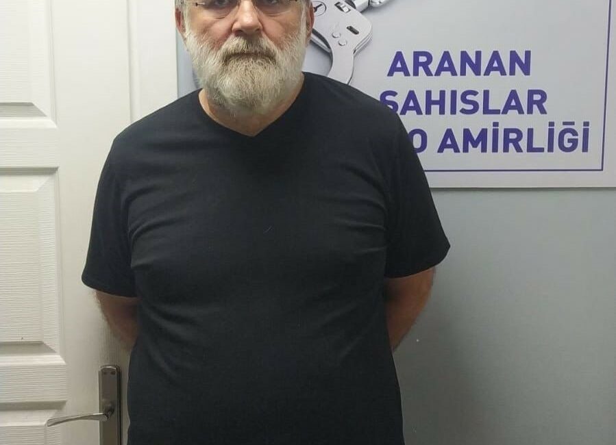 11 yıldır aranan şüpheli yakayı Whatsapp’tan ele verdi 11 YILDIR ARANAN ŞÜPHELİ YAKAYI WHATSAPP'TAN ELE VERDİ